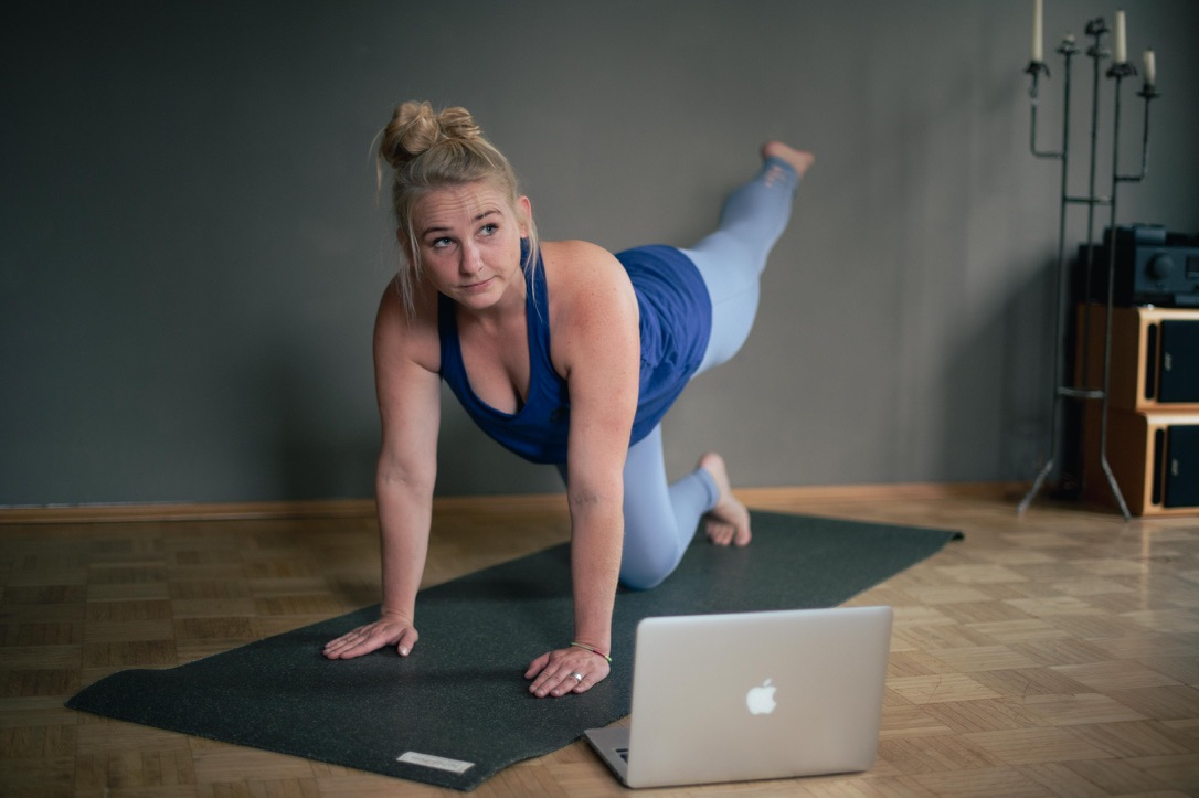 Onlinepilates-Präventionskurs Online Pilates auf der Matte